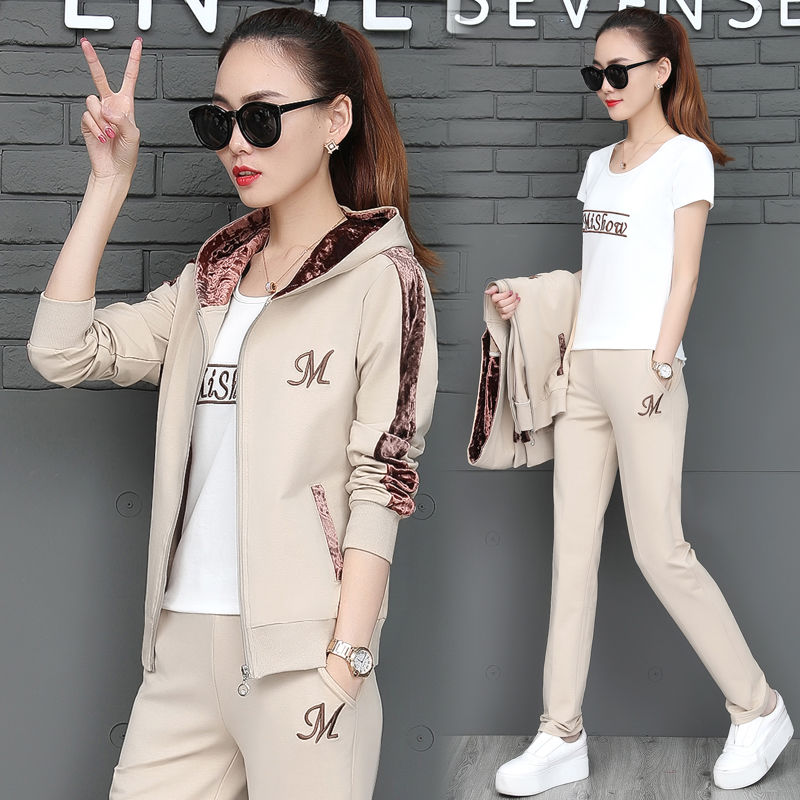 竟想不到!今年居然主流“金丝绒套装”，妈妈中秋穿回家人人夸