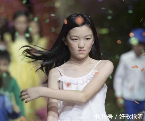 「 低调」看似低调的穿搭，其实价格不菲！，13岁李嫣穿衣服比王菲还要奢侈