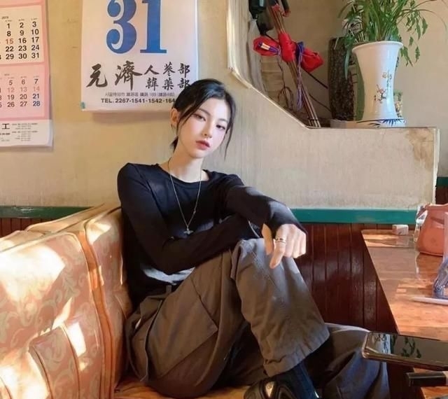『工装裤』你还在穿阔腿裤?2020这4条裤子才是真流行!