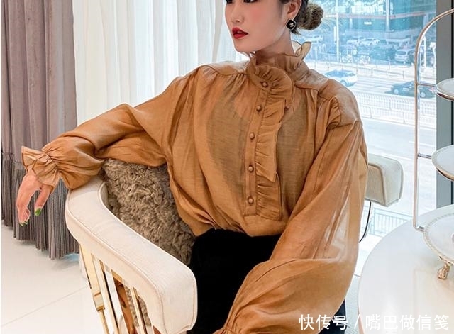 女士:女士衬衫怎么选?这几种风格时髦百搭,20款随便穿不挑人