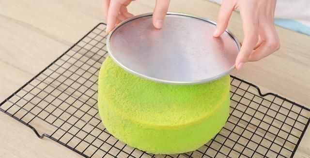  「碗里」超文艺的草莓三明治，3颗草莓半个柠檬，蒸一蒸就搞定