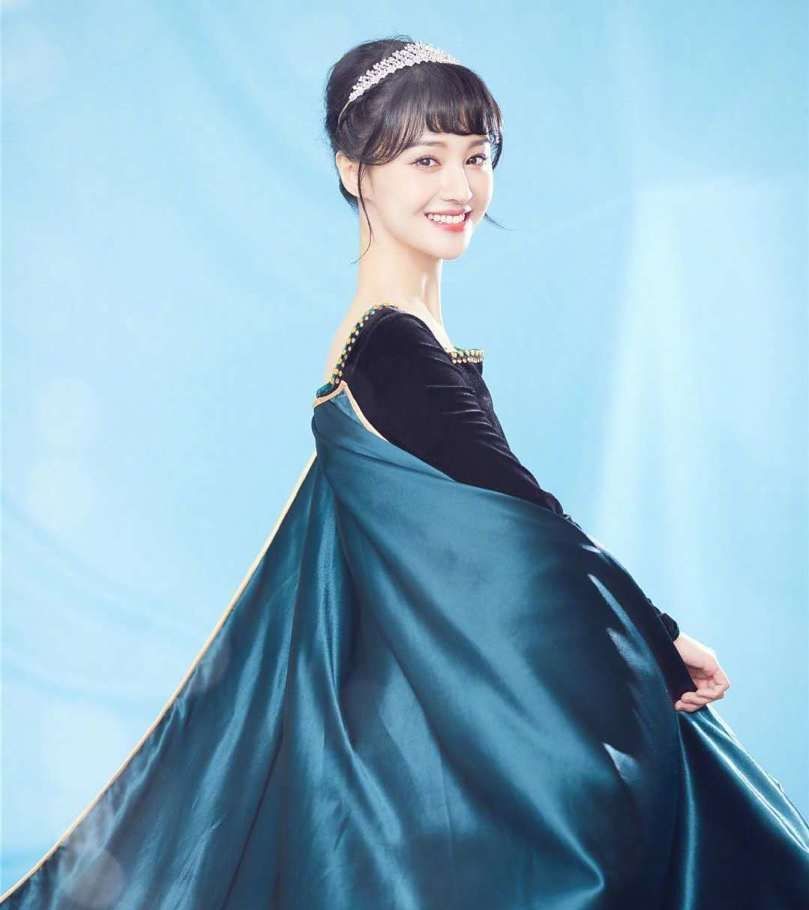 『杨颖』同样cos公主,娜扎和杨颖都很美,看到谢娜:不好意思,没忍住笑了