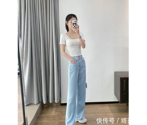  「以试一下」T恤叠穿或搭配不同款式的牛仔裤，都是春夏最nice穿搭CP！