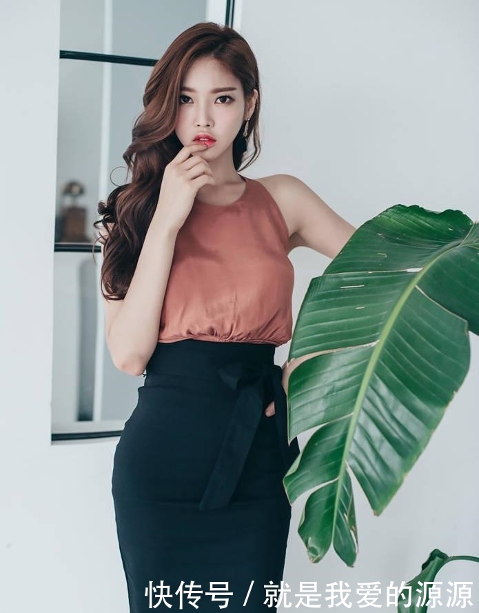 设计:别出心裁的设计,“蝴蝶骨”的搭配,绝美的风格