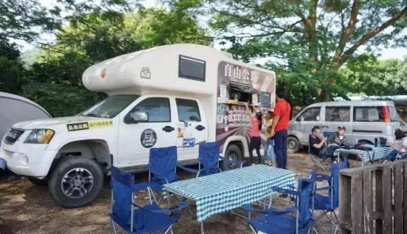 穿越大半个地球去摆摊，93年济南小伙这样诠释“彪悍的人生”