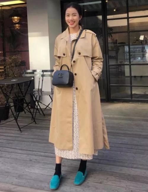  【女生】聪明的女生，早就开始用这几款外套配裙子了