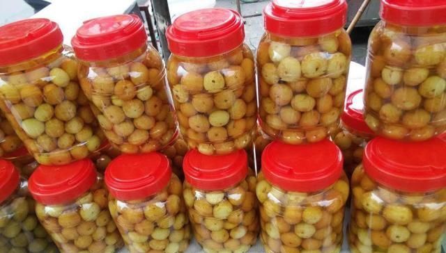  [被誉为]农村一种很苦的野果，维C 是猕猴桃的5倍，被誉为“果中黄金”