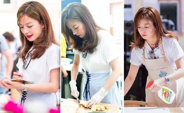 赵薇这块18万的手表成标配，节目上一连戴了8次，做饭都不肯摘