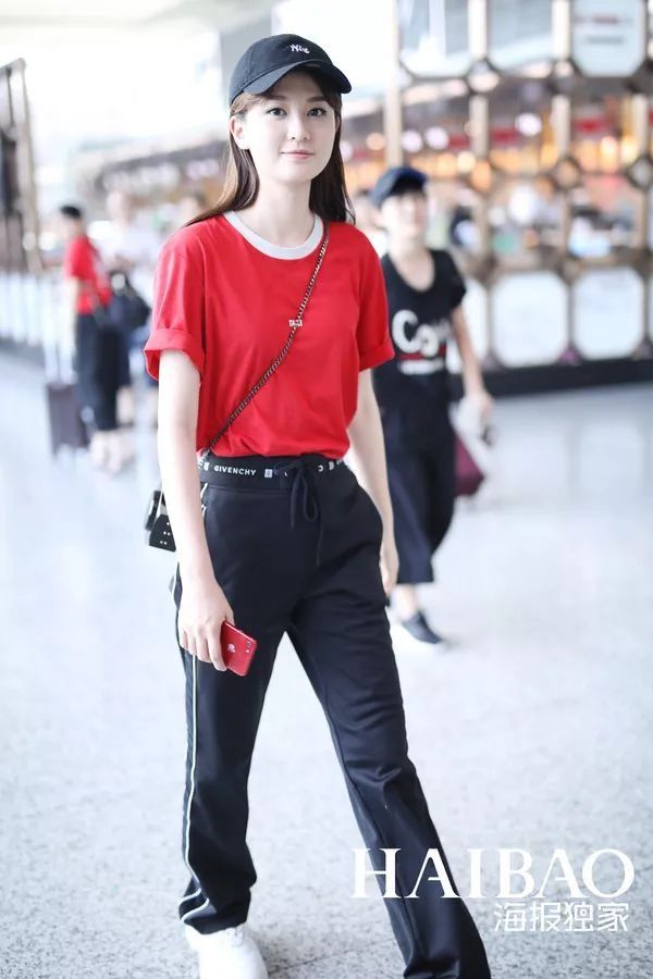 秘籍| 明星都在炫腹秀美腿，但怎么露才更高级?【海报街拍】