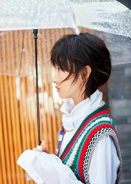  『针织衫』早春不知道怎么穿？针织衫帮你解决大问题，减龄还时髦