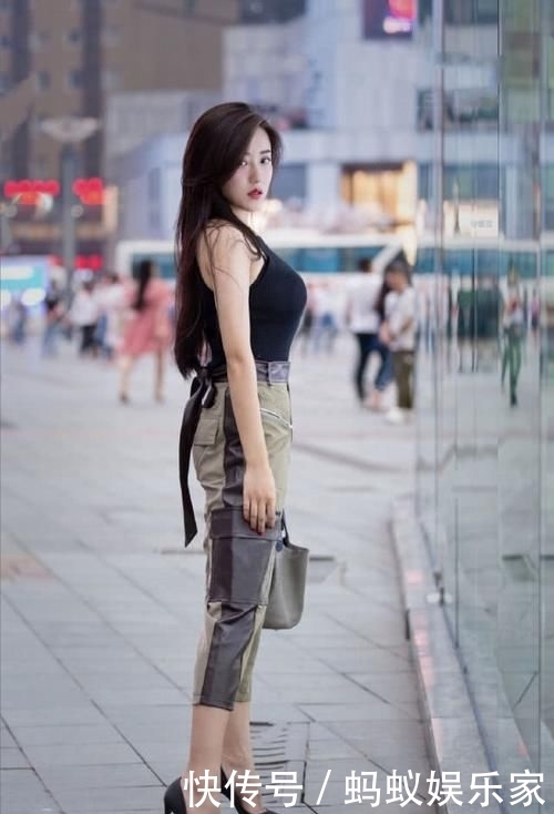  [女人]黑背心军装裤，霸道女总裁气质，彰显东方女人美
