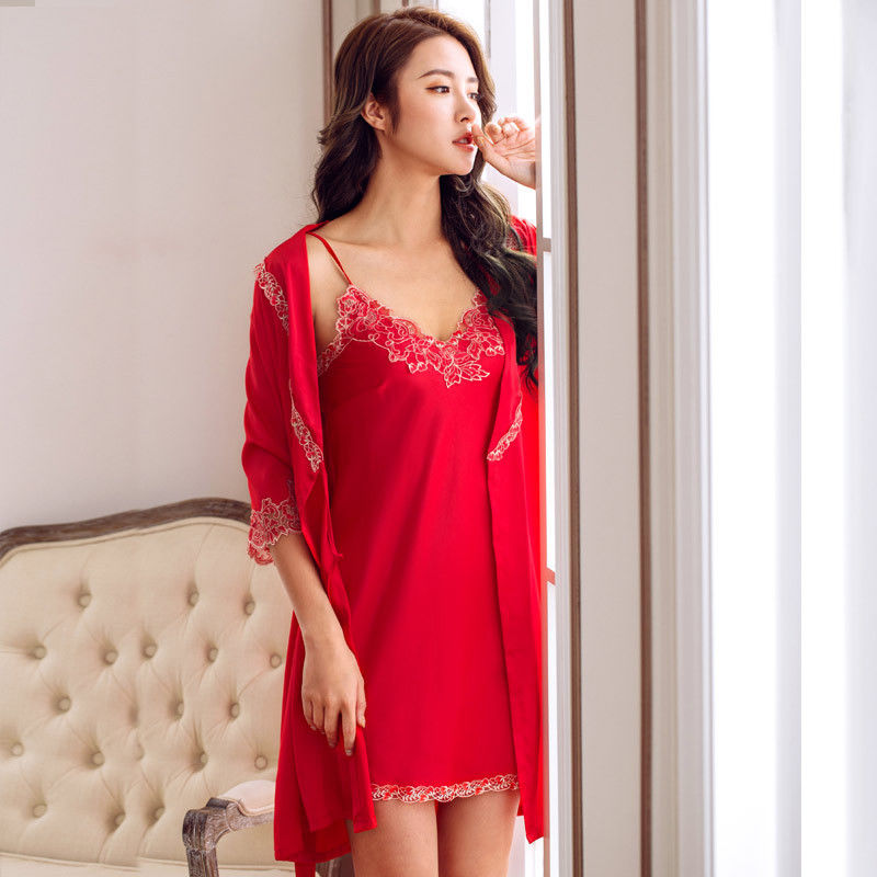 女人下班回家脱掉三角裤!看看下图女人穿什么，亲肤解乏睡的安心