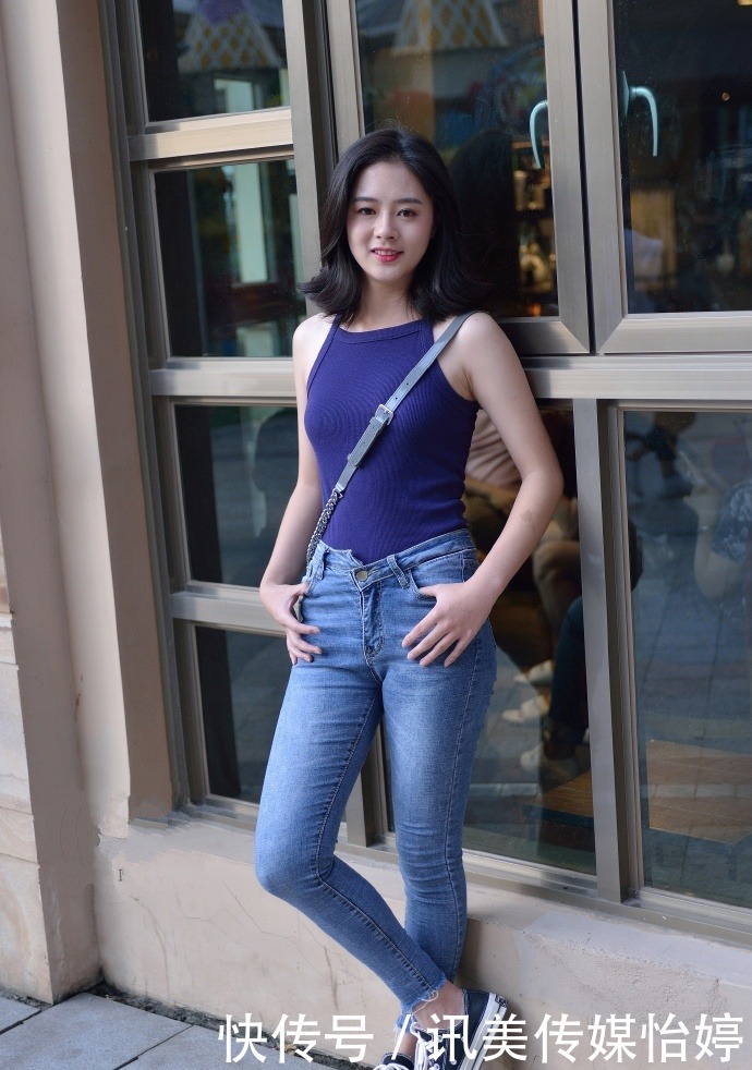  【简直】美女到底是什么魔鬼身材？牛仔裤都能穿出性感，简直太厉害了！