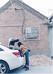 姑娘们没有大长腿，就别强行“一字马”了，行吗?