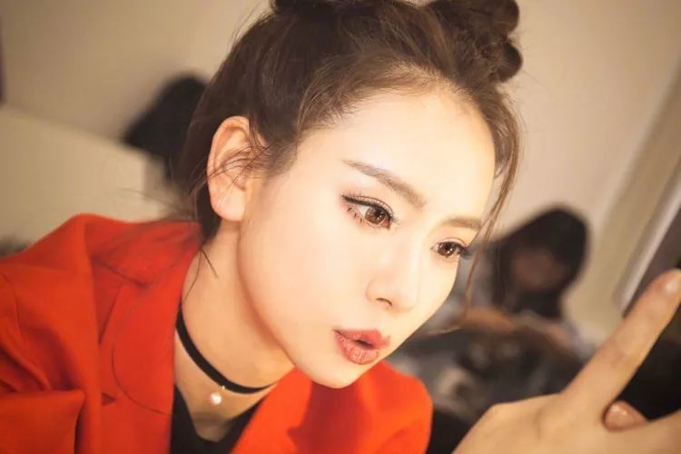 惊!戚薇开眼角了?还是无痛的