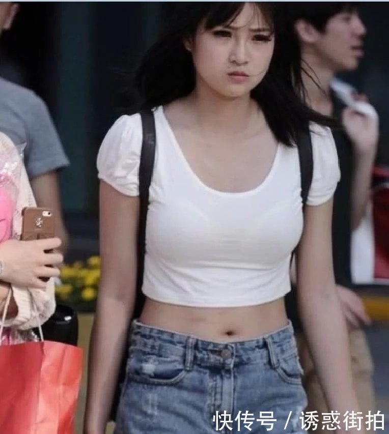 丰满小姐姐紧身上衣,大秀丰满傲人好身材,让人看不够