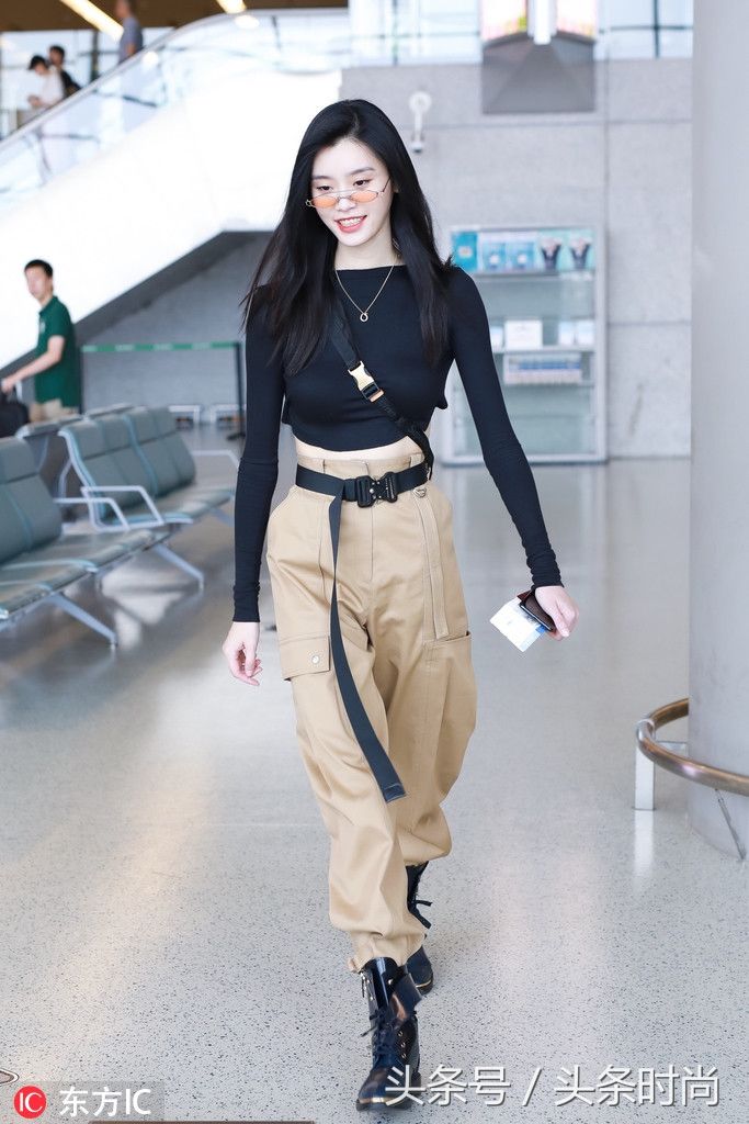 你以为奚梦瑶只是穿了一件简单的打底衫 其实暗藏玄机!