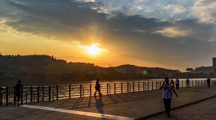  「四川」一夜睡醒成成都人？四川该县被纳入成都，还喜提国际航