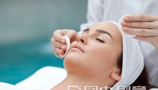 皮肤:为什么你的黑头越来越多坚持做好这3件事,跟黑头油脂说拜拜