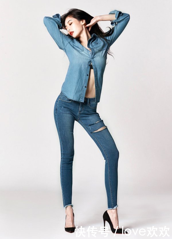 泫雅厉害！一个纽扣将牛仔褂变得如此迷人，网友：我穿上肯定尴尬