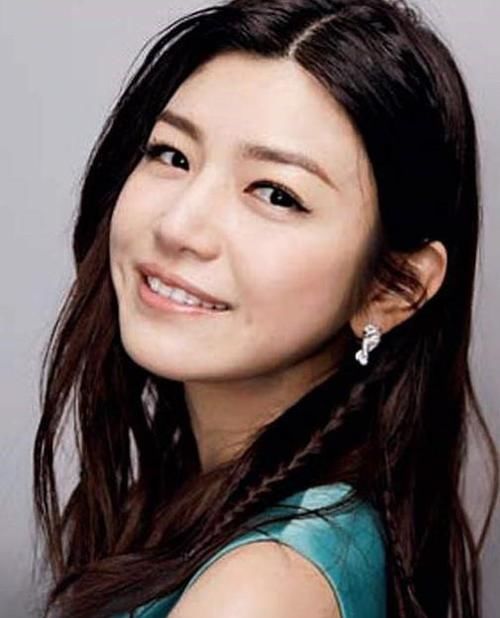 『漂亮』女生脸上有这3个'窝',是典型的'美人脸',精致漂亮有魅力