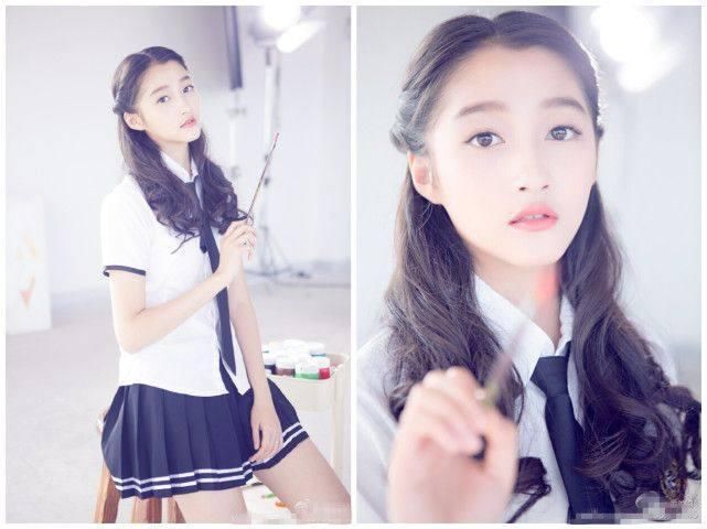 关晓彤和迪丽热巴同框，终于知道真正的女神，网友:太美了