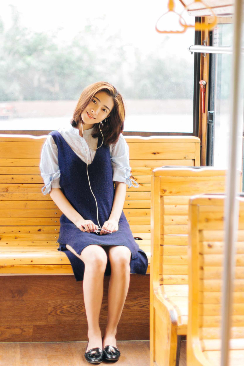 漂亮的素颜短发女孩文艺范写真