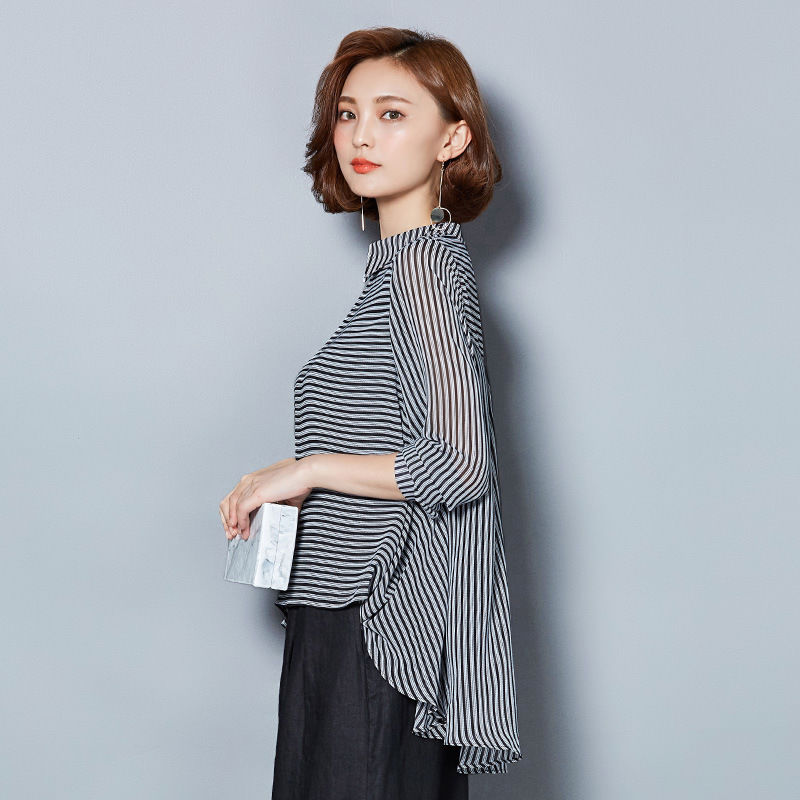 小个子别再买风衣了,不合适!今年流行洋气娃娃衫,美绝了