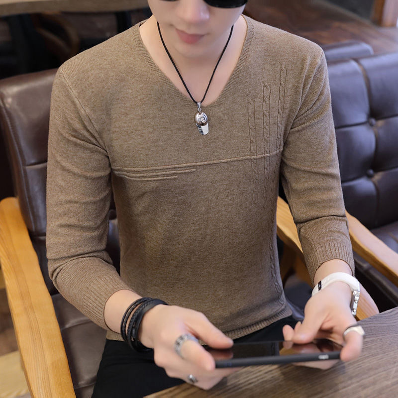 天气慢慢转凉了，这款毛衣是今年特别流行的款式，穿上特别有品味