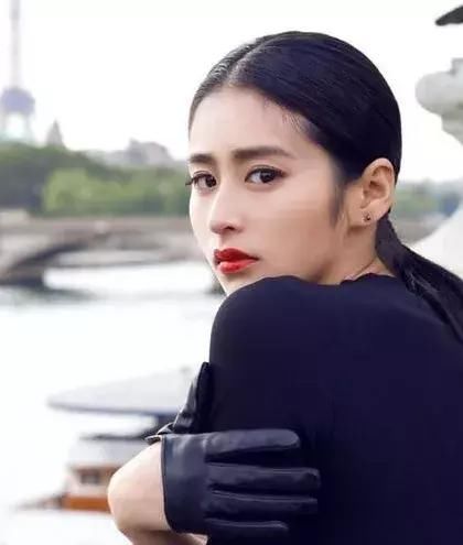 瘦下来之后的颖儿美若天仙，穿什么风格的衣服都能驾驭的了！