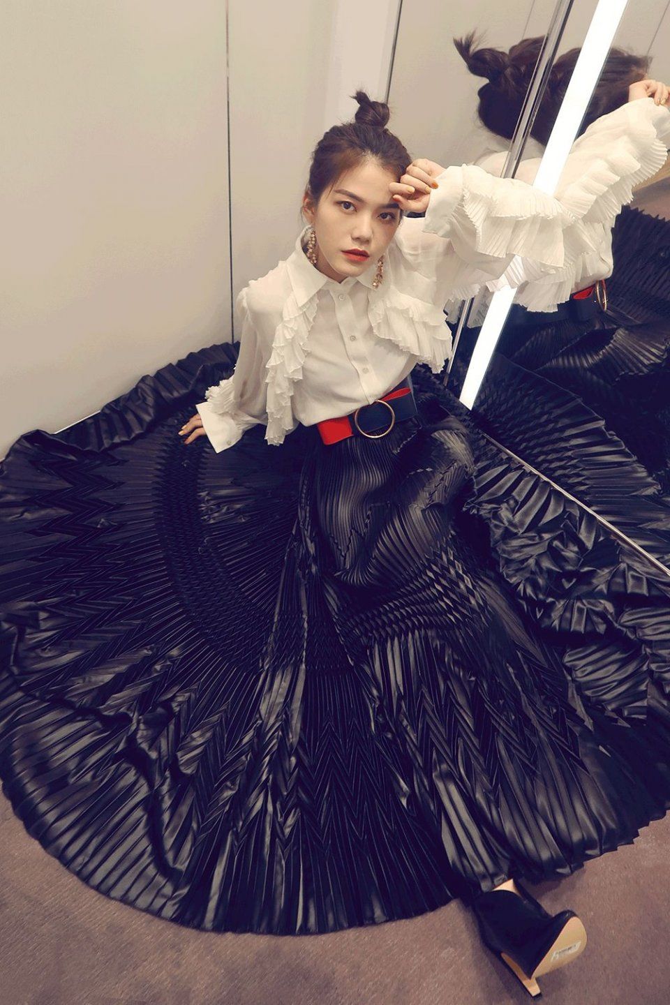 亲身示范丨原来真的可以在试衣间自拍出时尚芭莎封面!