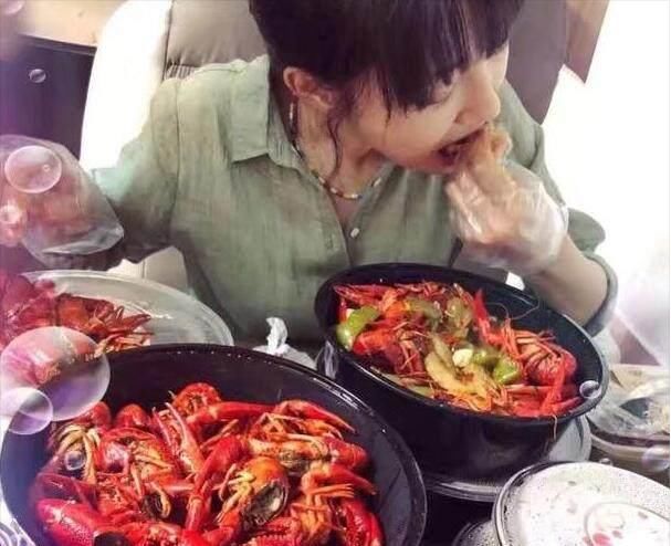 白百何狂吃暴露吃货身份，工作室紧急发文制止，网友:身材不要了