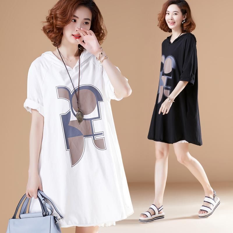 40岁女人别乱穿衣，看下面女人穿“T恤裙”，也是别有一番滋味