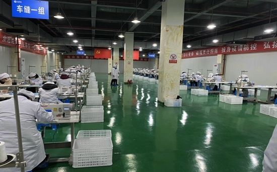  口罩生产线■“四川国企造”口罩平价卖，首批10万只率先投向成都