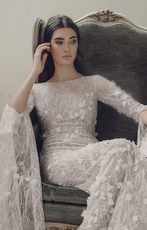 以色列美女时尚摄影大片，欧美超模演绎惊艳奢华婚纱礼服令人惊艳