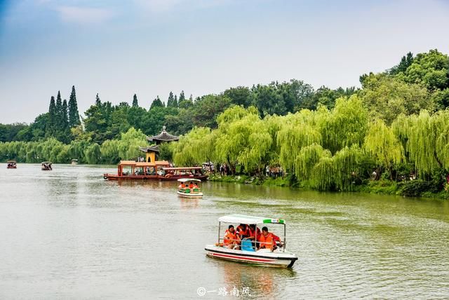 最有中秋调性的旅游城市，一座位于浙江，一座位于江苏