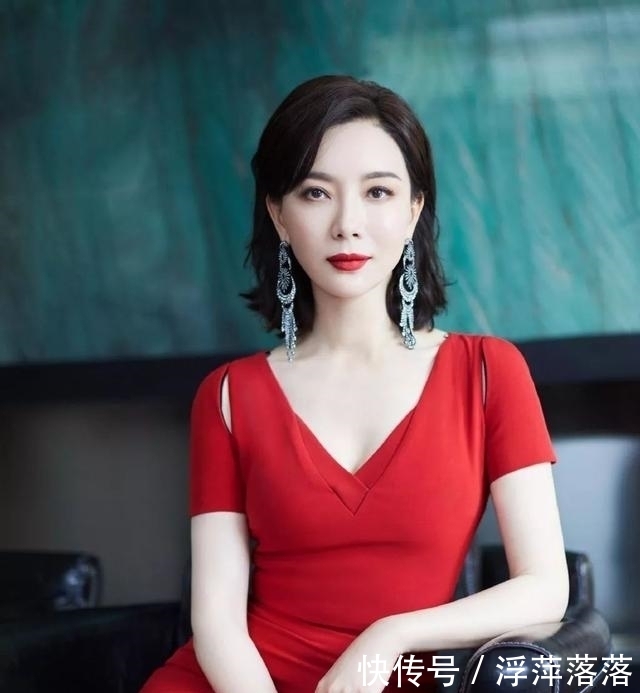 『女人』陈数董卿时隔一年再同台:42岁比22岁更美的女人,赢在了哪里?