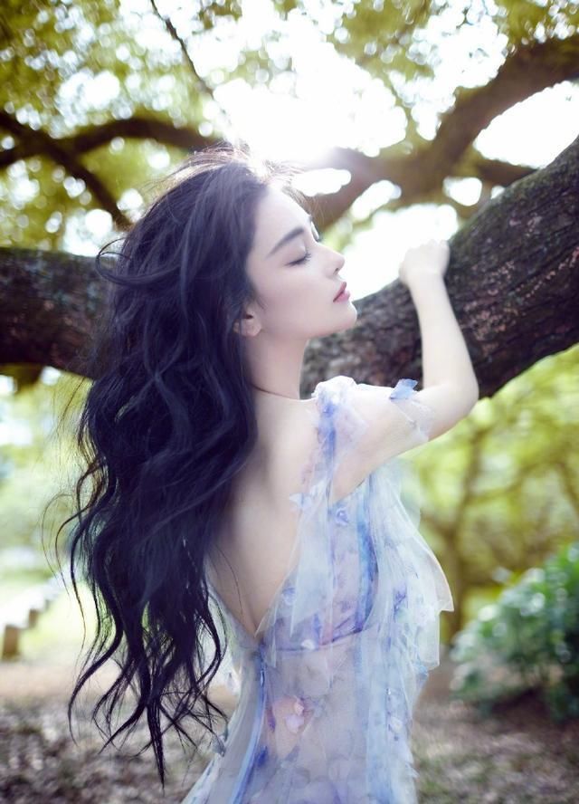 设计■张馨予婚后穿搭性感诱人,好身材一览无遗,网友:何教官不吃醋吗