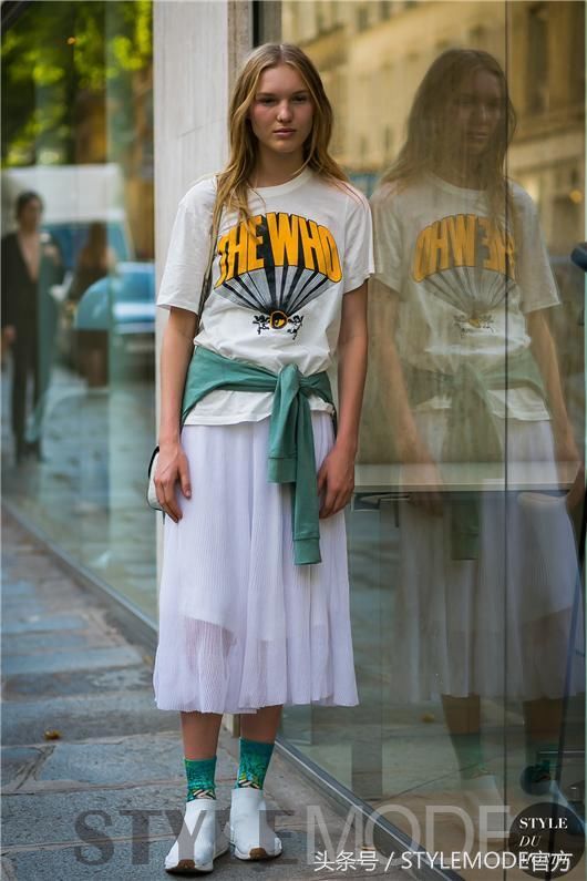 跟上这股白色风潮，必须拥有三款白色上衣单品！