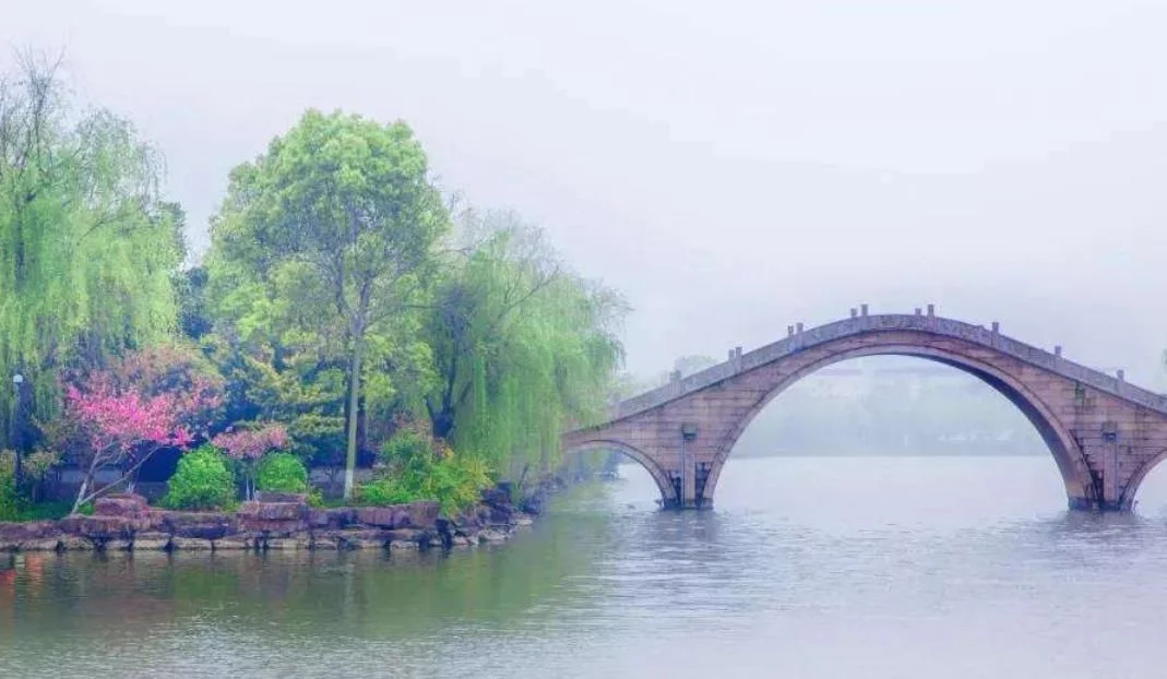 上有天堂下有苏杭,但这座城市继承了苏杭真正的美,苏杭自愧不如【2020热门旅游景点】