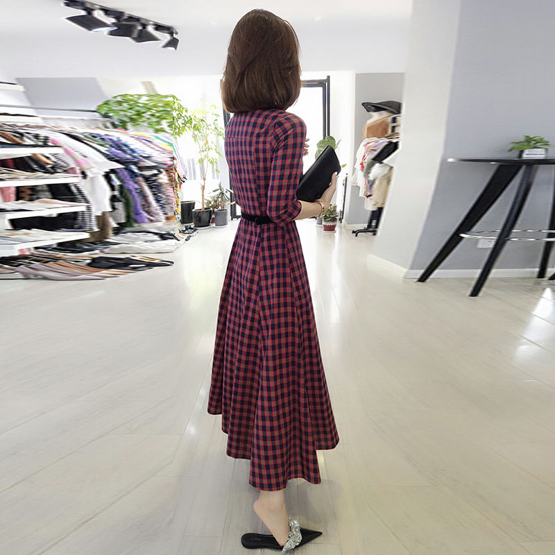 若不是天生丽质，就要好好打扮，正流行的欧货温柔衫，谁穿谁美嫩