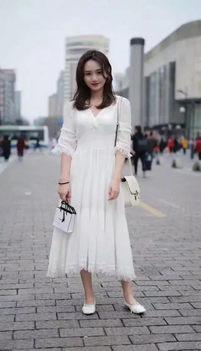 街拍：小姐姐穿着显高又显身材，搭配精致，性感又优雅