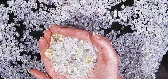 世界最“豪华”的小镇，全镇由碎钻打造，不少钻石被游客拿走