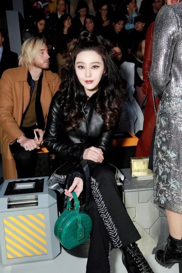 范冰冰太过分了！穿的黑色的裙子没能盖住 网友：画面不忍直视！