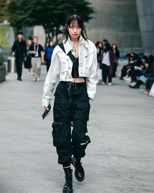 打造:少女风已经失宠了,用这4种单品打造的酷女孩风,时髦且不易撞衫