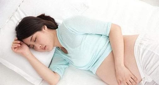  「有孕」女性有孕后，这几种睡觉姿势别再用了，不然会伤害到孩子，别忽视