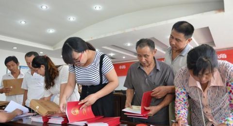  「抓紧」土地确权进入最后一年，农民朋友这三个证要抓紧办好，