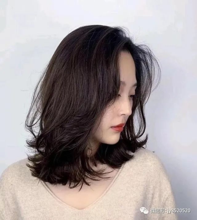  女人@最近很火“春天烫”，显瘦又女人味十足！
