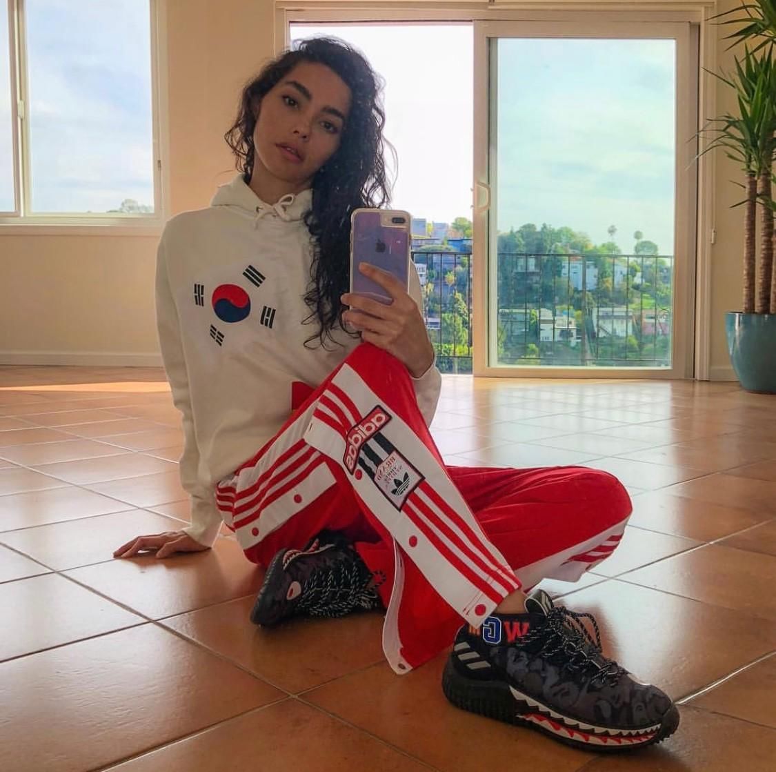 不爱穿Bra和裤子的潮流女神，让人看了就血脉喷张!