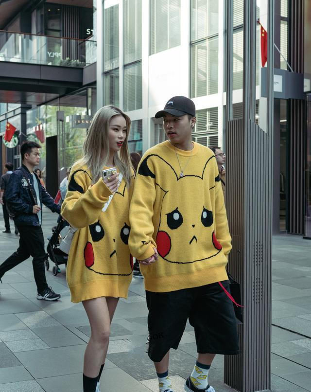  「高调」时尚街拍，春意盎然的好时节，美丽就是要高调